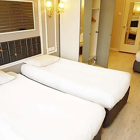מלון Bakirkoy Tashan Business & Airport 3*